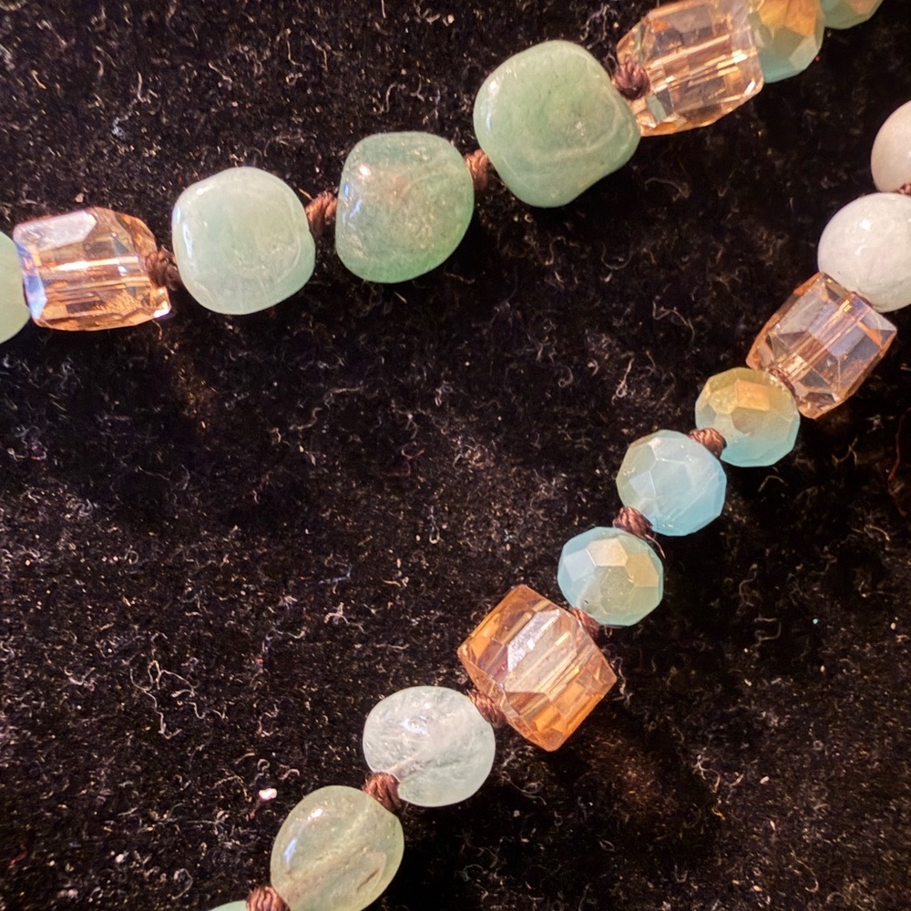 Real Gemstone Single-Strand Necklace with Raw Crystal Pendant - Picture 6 of 7